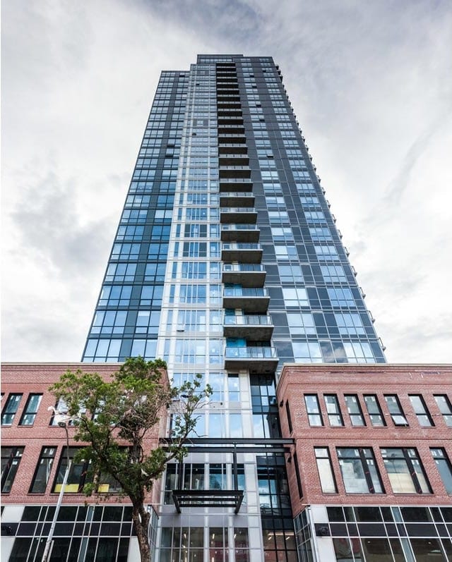 Ultima Tower, facade detail