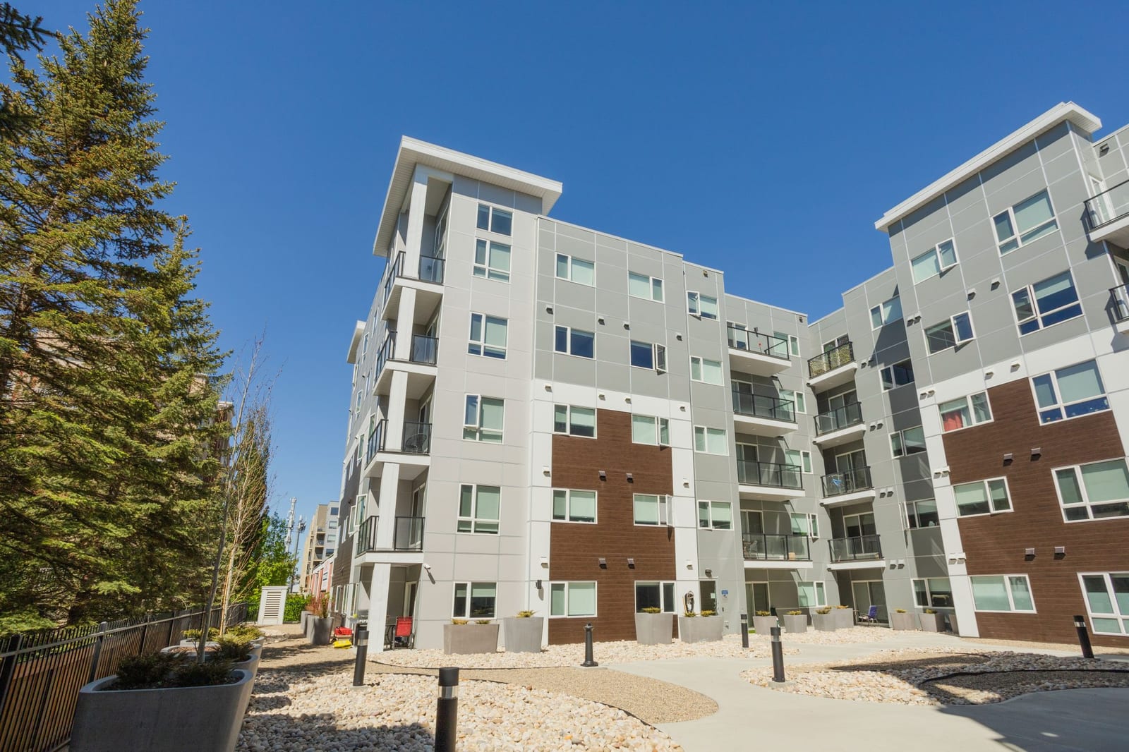 Village on 105th, neighbourhood context